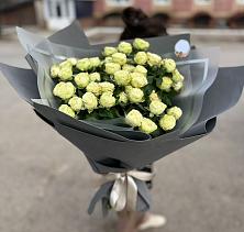 Букет Белые кустовые розы Солинеро в Оверятах