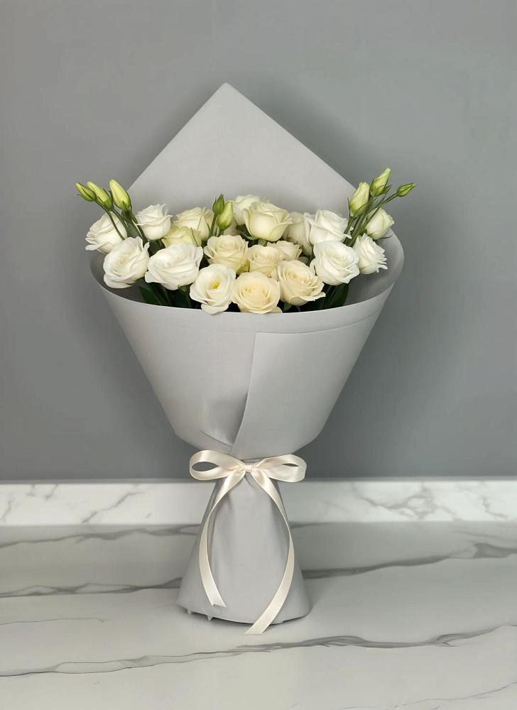 Букет цветов из: Розы и Лизиантусы в Оверятах