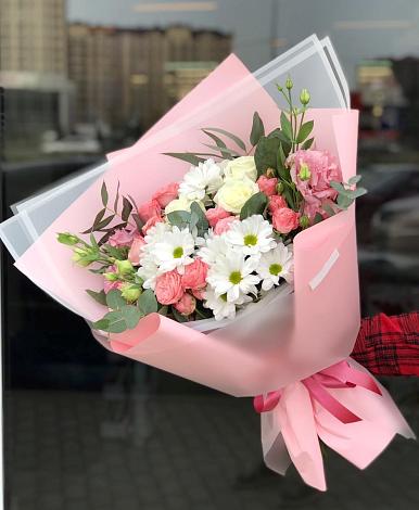 Букет цветов из: Розы, Лизиантусы и Хризантемы в Оверятах